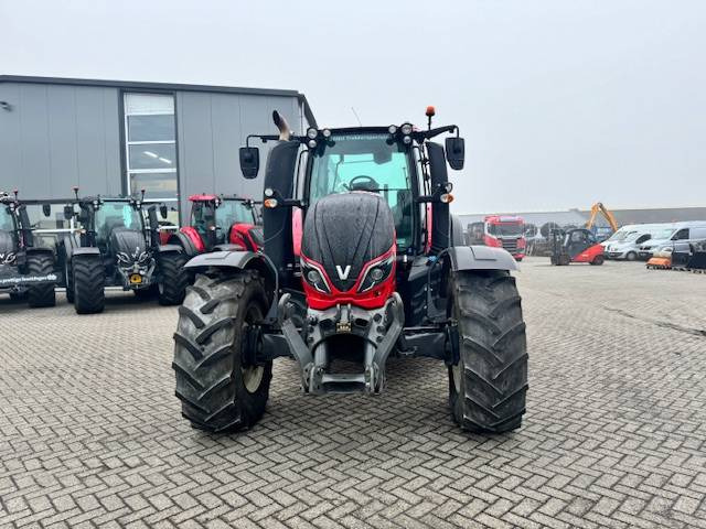 Valtra T144 Hitech - Traktor: obrázok 5 Valtra T144 Hitech - Traktor: obrázok 5