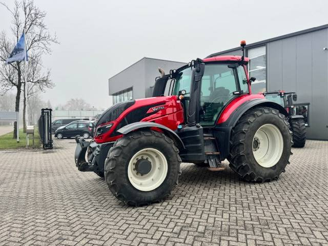 Valtra T144 Hitech - Traktor: obrázok 1 Valtra T144 Hitech - Traktor: obrázok 1