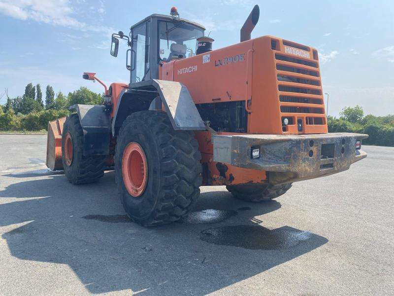 Hitachi LX290 - Kolesový nakladač: obrázok 4 Hitachi LX290 - Kolesový nakladač: obrázok 4