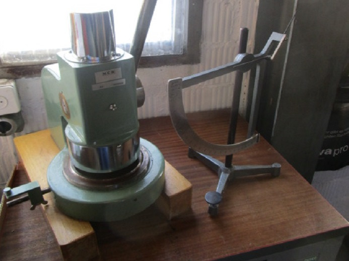 MECHANISCHE PAPIERWAAGE MIT HANDPROBE STANZE - Tlačiarenský stroj: obrázok 4 MECHANISCHE PAPIERWAAGE MIT HANDPROBE STANZE - Tlačiarenský stroj: obrázok 4