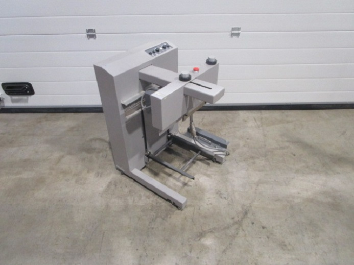 STAPELABSENKTISCH HORIZON ST-20 - Tlačiarenský stroj: obrázok 1 STAPELABSENKTISCH HORIZON ST-20 - Tlačiarenský stroj: obrázok 1