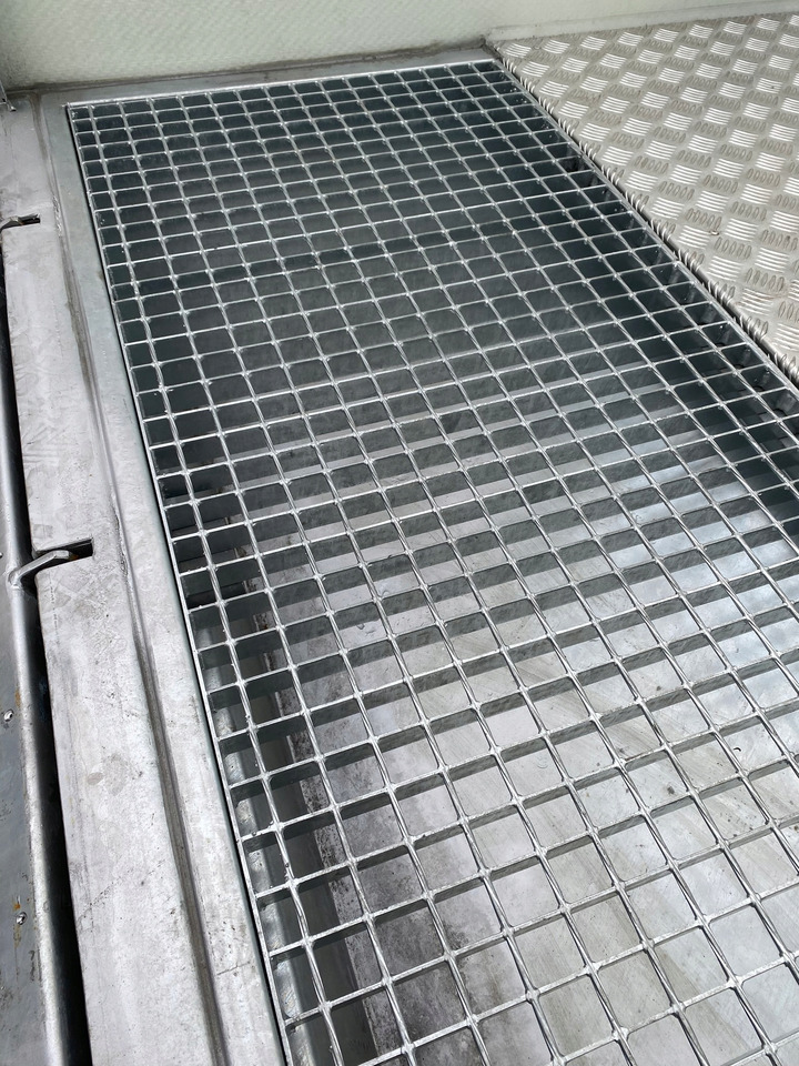 Nový Príves na přepravu zvířat PRZYCZEPA DO PRZEWOZU ŚWIŃ / BYDŁA, DMC 2700 / TRAILER FOR TRANSPORTING PIGS / CATTLE, DMC 2700: obrázok 8 Nový Príves na přepravu zvířat PRZYCZEPA DO PRZEWOZU ŚWIŃ / BYDŁA, DMC 2700 / TRAILER FOR TRANSPORTING PIGS / CATTLE, DMC 2700: obrázok 8