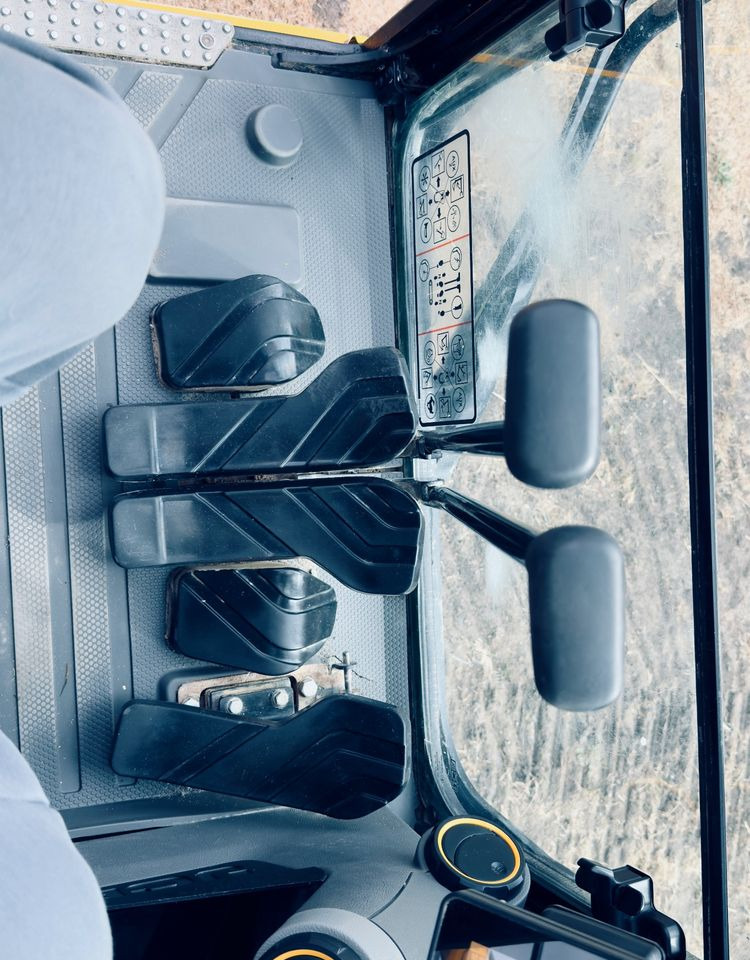 Pásové rýpadlo JCB 140 XLC: obrázok 16