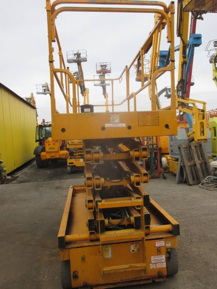 Haulotte Compact 12 - Samohybná plošiny: obrázok 3 Haulotte Compact 12 - Samohybná plošiny: obrázok 3