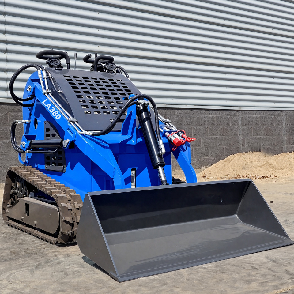 LEZUM LA380 Mini Skid Steer Loader Compact Track Diesel Cheap Mini Skid Steer Loader For Sale With Mini Skid Steer Attachments 4 In 1 Bucket - Šmykom riadený nakladač: obrázok 3 LEZUM LA380 Mini Skid Steer Loader Compact Track Diesel Cheap Mini Skid Steer Loader For Sale With Mini Skid Steer Attachments 4 In 1 Bucket - Šmykom riadený nakladač: obrázok 3