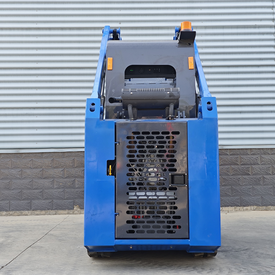 LEZUM LA670 Skid Steer Euro 5/Epa Engine Kubota Mini Small Skid Steer Loader For Sale - Šmykom riadený nakladač: obrázok 3 LEZUM LA670 Skid Steer Euro 5/Epa Engine Kubota Mini Small Skid Steer Loader For Sale - Šmykom riadený nakladač: obrázok 3