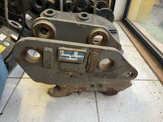Attache rapide hydraulique Arden qa20 - qa21 - Rýchloupínacia zariadenia: obrázok 2 Attache rapide hydraulique Arden qa20 - qa21 - Rýchloupínacia zariadenia: obrázok 2