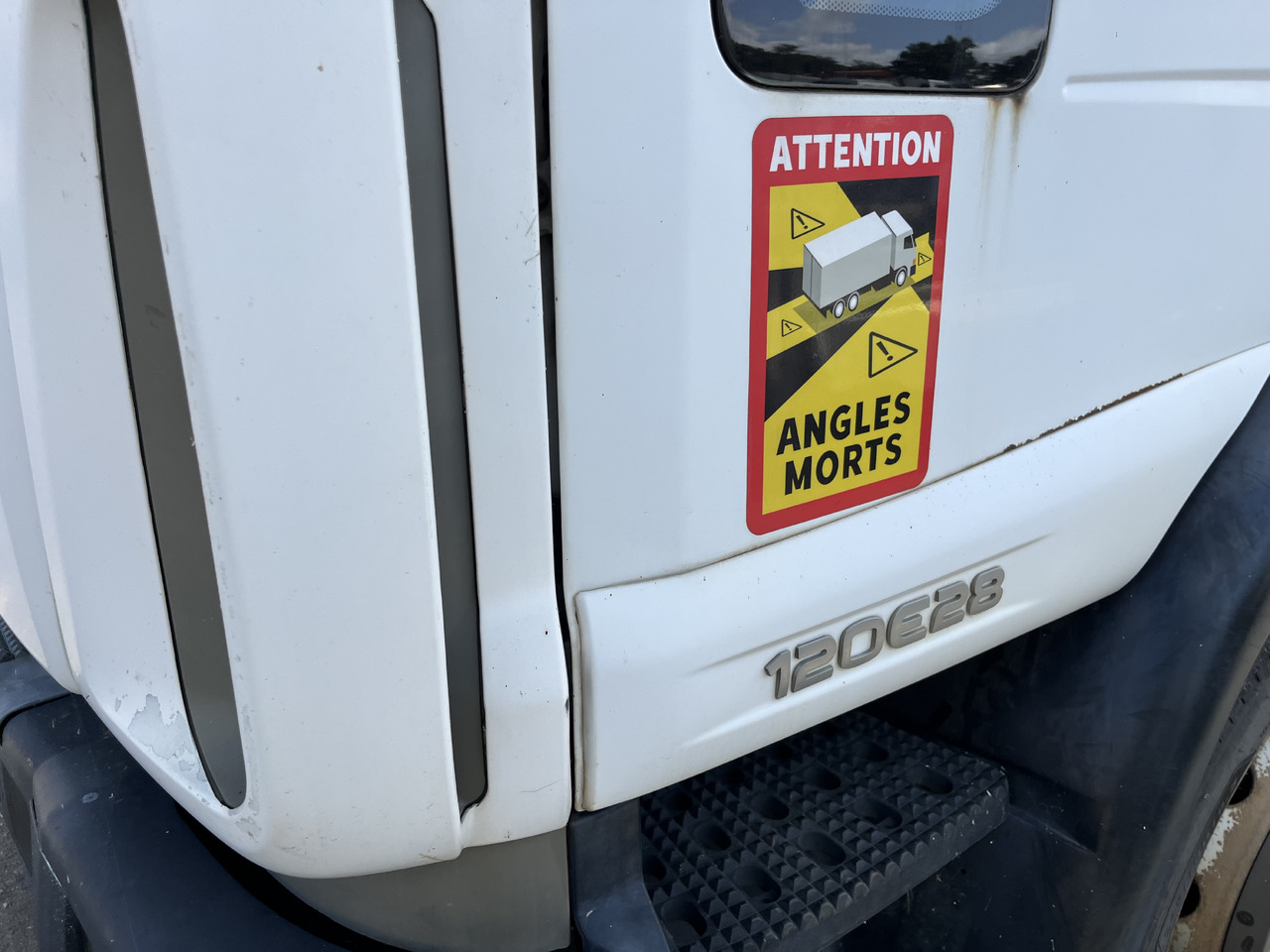 IVECO Eurocargo 120e28 - Skříňový nákladní auto: obrázok 4 IVECO Eurocargo 120e28 - Skříňový nákladní auto: obrázok 4