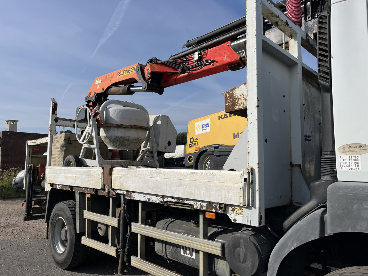 RENAULT Kerax 370dci 4x4 plateau grue Palfinger pk29002 - Valníkový/ Plošinový nákladný automobil, Auto s hydraulickou rukou: obrázok 3 RENAULT Kerax 370dci 4x4 plateau grue Palfinger pk29002 - Valníkový/ Plošinový nákladný automobil, Auto s hydraulickou rukou: obrázok 3