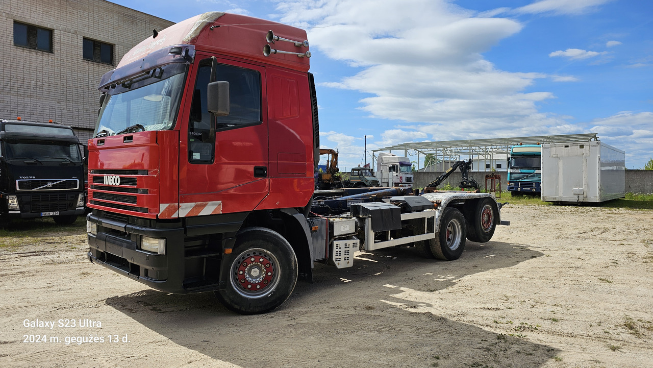 IVECO 240E42 6x2 - Hákový nosič kontajnerov: obrázok 1 IVECO 240E42 6x2 - Hákový nosič kontajnerov: obrázok 1