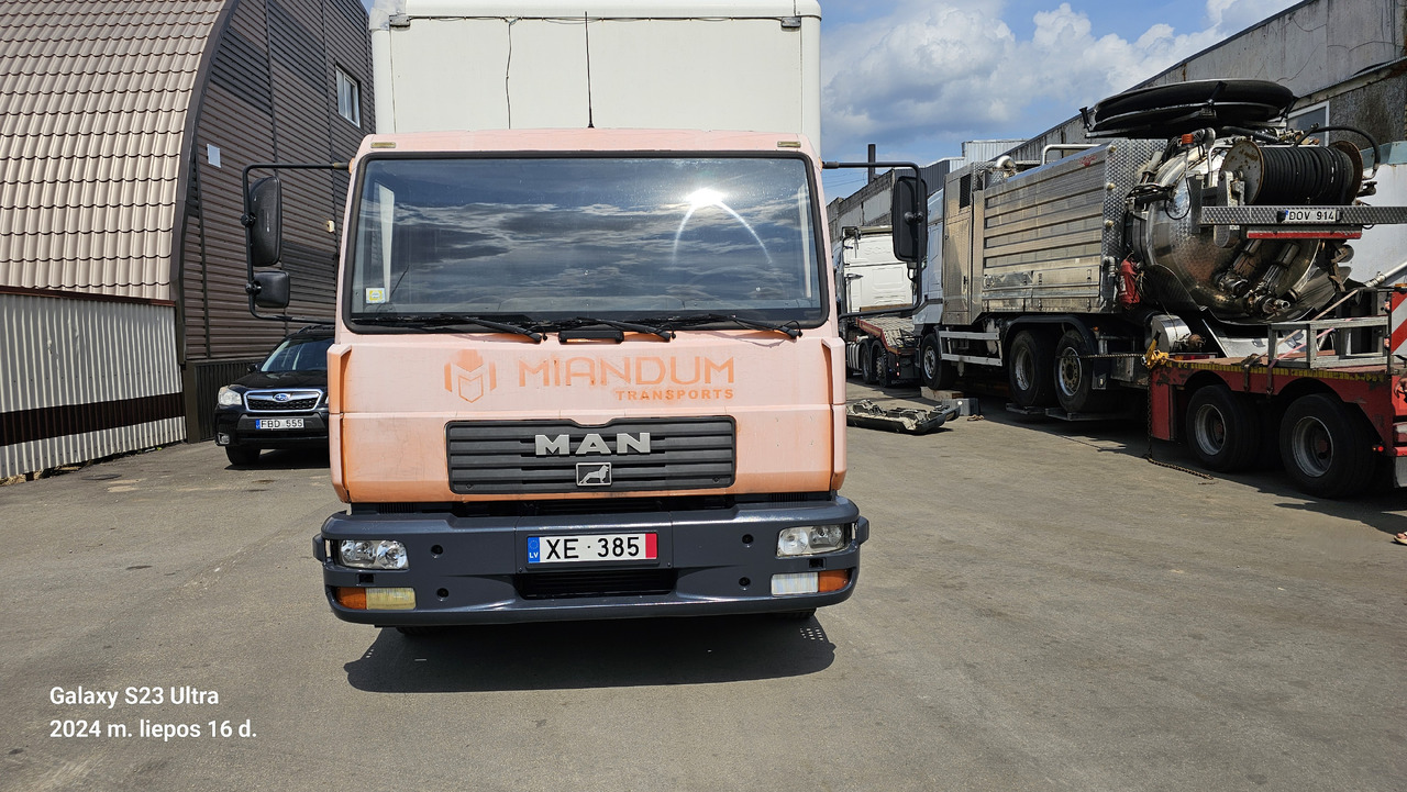 MAN 12.220 - Izotermický nákladní automobil: obrázok 4 MAN 12.220 - Izotermický nákladní automobil: obrázok 4