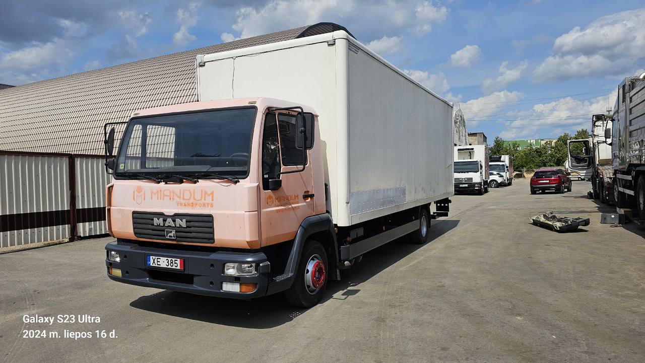 MAN 12.220 - Izotermický nákladní automobil: obrázok 1 MAN 12.220 - Izotermický nákladní automobil: obrázok 1