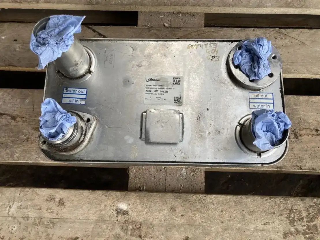 ZF ZF Ölkühler Wärmetauscher Getriebeölkühler Modine 0501.008.286 6084859 - Prevodovka a diely pre Autobus: obrázok 1 ZF ZF Ölkühler Wärmetauscher Getriebeölkühler Modine 0501.008.286 6084859 - Prevodovka a diely pre Autobus: obrázok 1