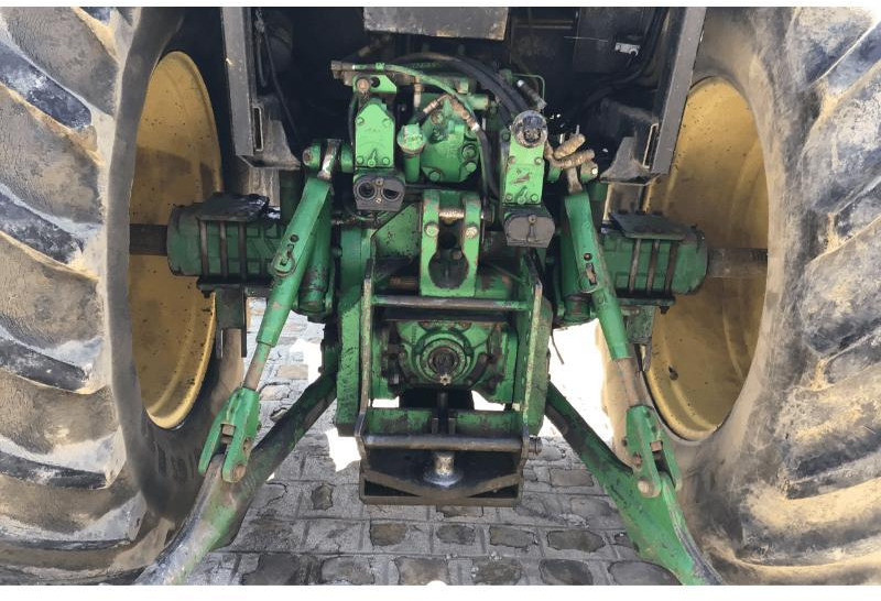 JOHN DEERE 4055 - Traktor: obrázok 5 JOHN DEERE 4055 - Traktor: obrázok 5