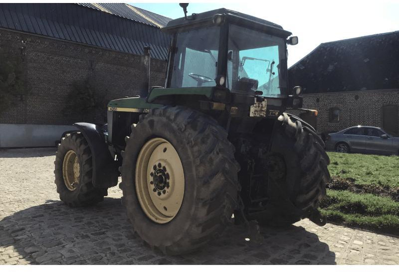 JOHN DEERE 4055 - Traktor: obrázok 2 JOHN DEERE 4055 - Traktor: obrázok 2