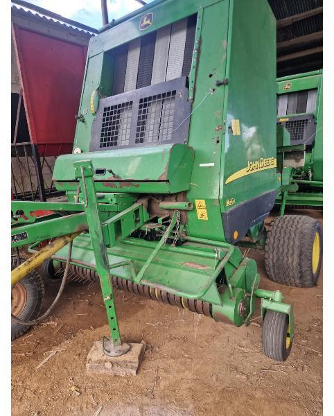 JOHN DEERE 592 - Lis na okrúhle balíky: obrázok 2 JOHN DEERE 592 - Lis na okrúhle balíky: obrázok 2