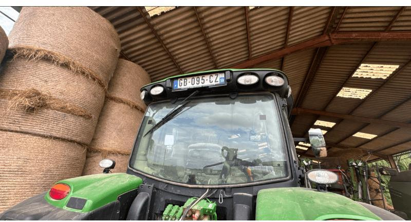 JOHN DEERE 6130R - Traktor: obrázok 3 JOHN DEERE 6130R - Traktor: obrázok 3
