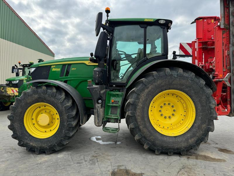 JOHN DEERE 6R250 - Traktor: obrázok 1 JOHN DEERE 6R250 - Traktor: obrázok 1