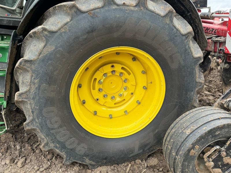 JOHN DEERE 6R250 - Traktor: obrázok 5 JOHN DEERE 6R250 - Traktor: obrázok 5