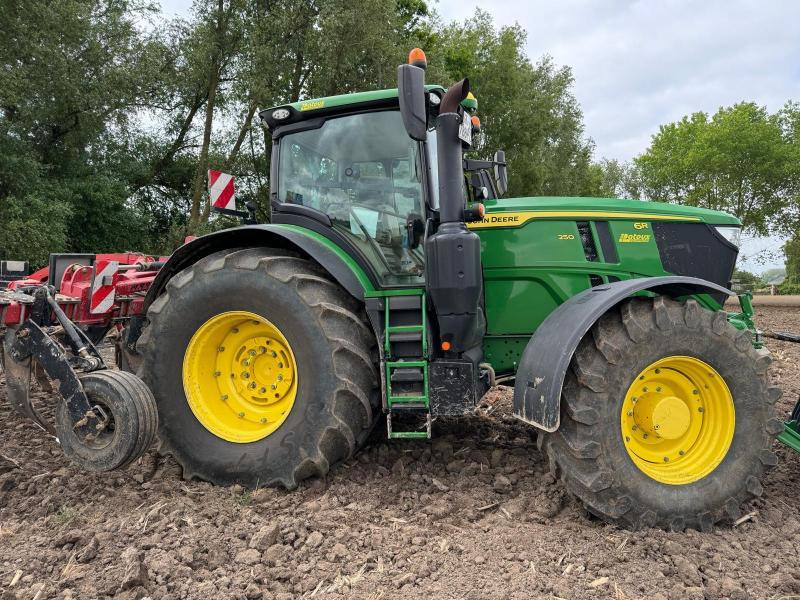 JOHN DEERE 6R250 - Traktor: obrázok 1 JOHN DEERE 6R250 - Traktor: obrázok 1
