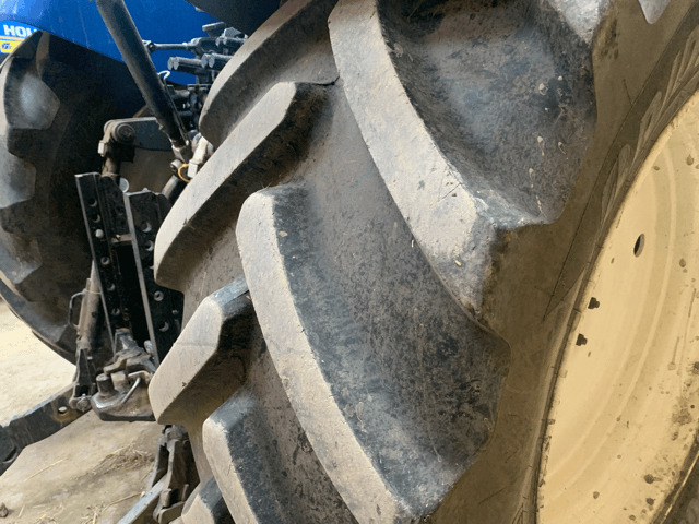 NEW-HOLLAND T7.215S - Traktor: obrázok 3 NEW-HOLLAND T7.215S - Traktor: obrázok 3