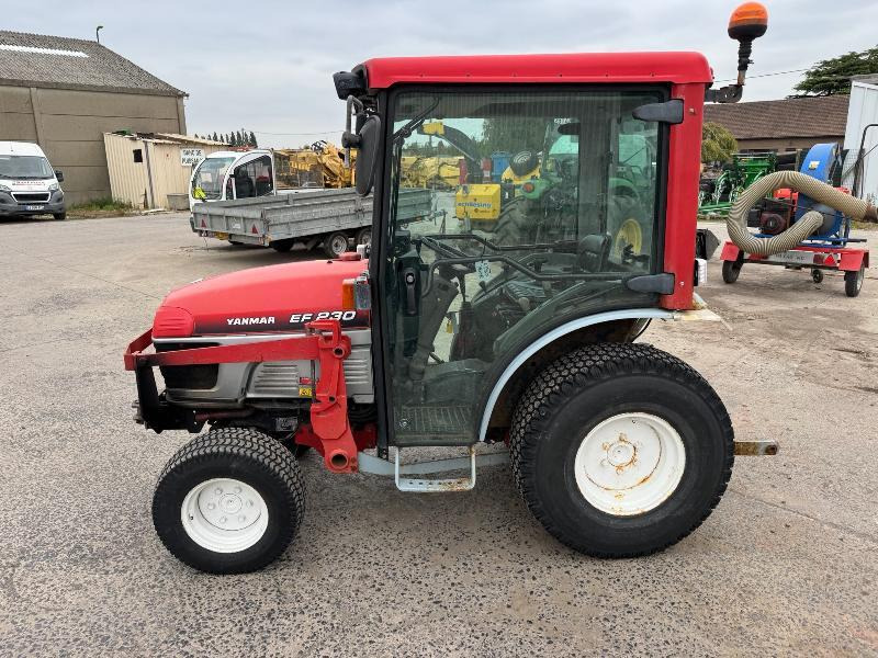 YANMAR EF230 - Traktor: obrázok 2 YANMAR EF230 - Traktor: obrázok 2