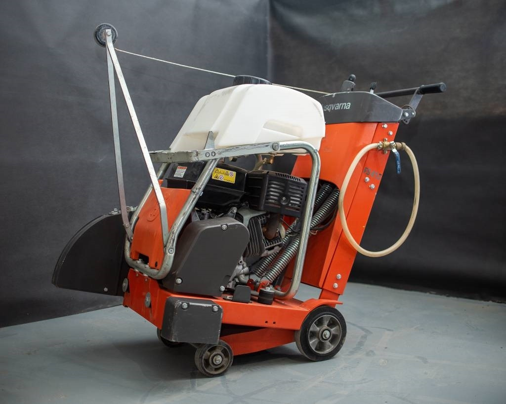 Husqvarna FS413 - Asfaltovací stroj: obrázok 2 Husqvarna FS413 - Asfaltovací stroj: obrázok 2