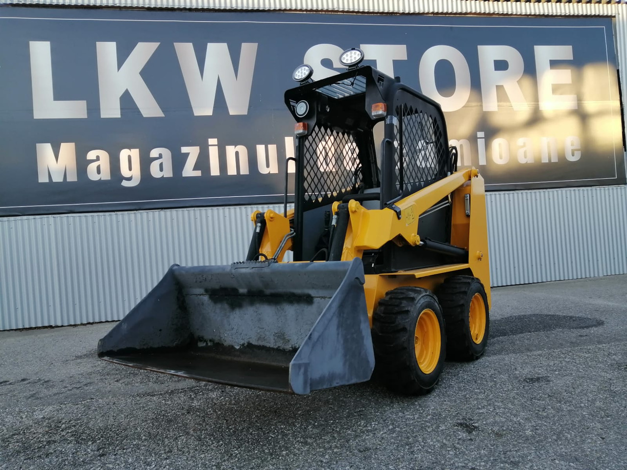 Bobcat Front Loader Ram Italia FM 120 – Hammer Installation - Šmykom riadený nakladač: obrázok 1 Bobcat Front Loader Ram Italia FM 120 – Hammer Installation - Šmykom riadený nakladač: obrázok 1
