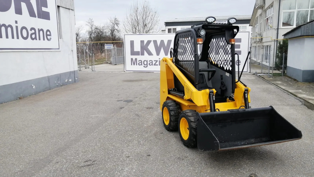 Bobcat Front Loader Ram Italia FM 120 – Hammer Installation - Šmykom riadený nakladač: obrázok 2 Bobcat Front Loader Ram Italia FM 120 – Hammer Installation - Šmykom riadený nakladač: obrázok 2