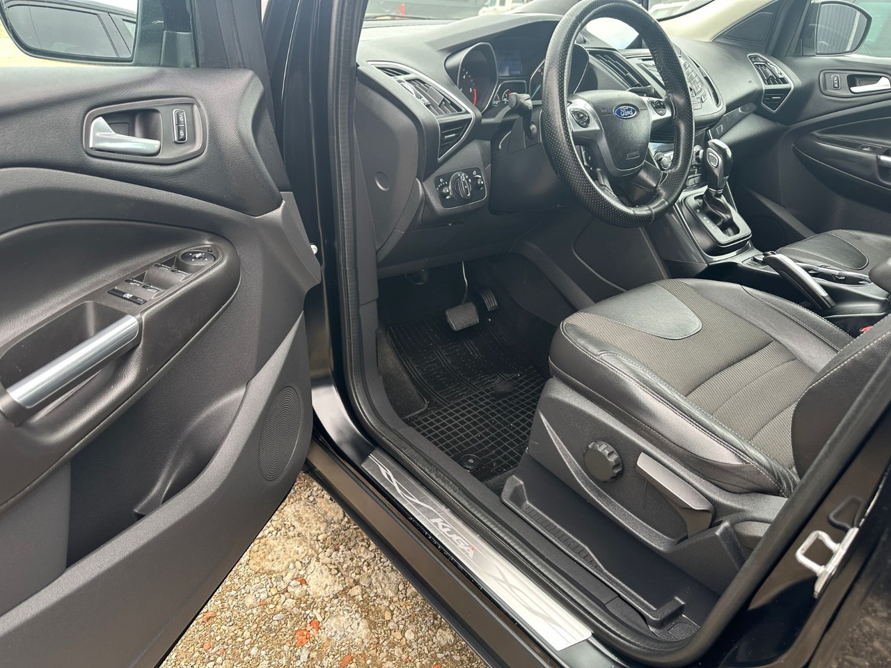 FORD KUGA TITANIUM - SUV: obrázok 3 FORD KUGA TITANIUM - SUV: obrázok 3