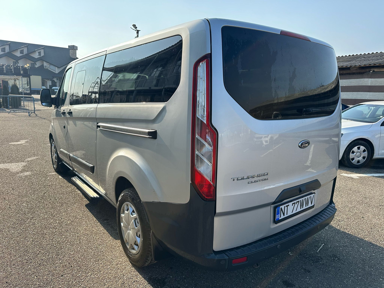 FORD TRANSIT CUSTOMS - Mikrobus: obrázok 4 FORD TRANSIT CUSTOMS - Mikrobus: obrázok 4