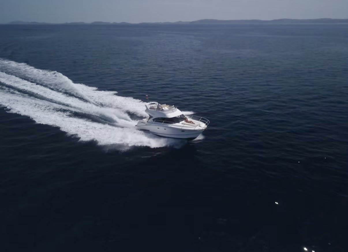 Beneteau Antares 36 Fly, Air Conditioning, TOP !!! - Iné stroje: obrázok 3 Beneteau Antares 36 Fly, Air Conditioning, TOP !!! - Iné stroje: obrázok 3