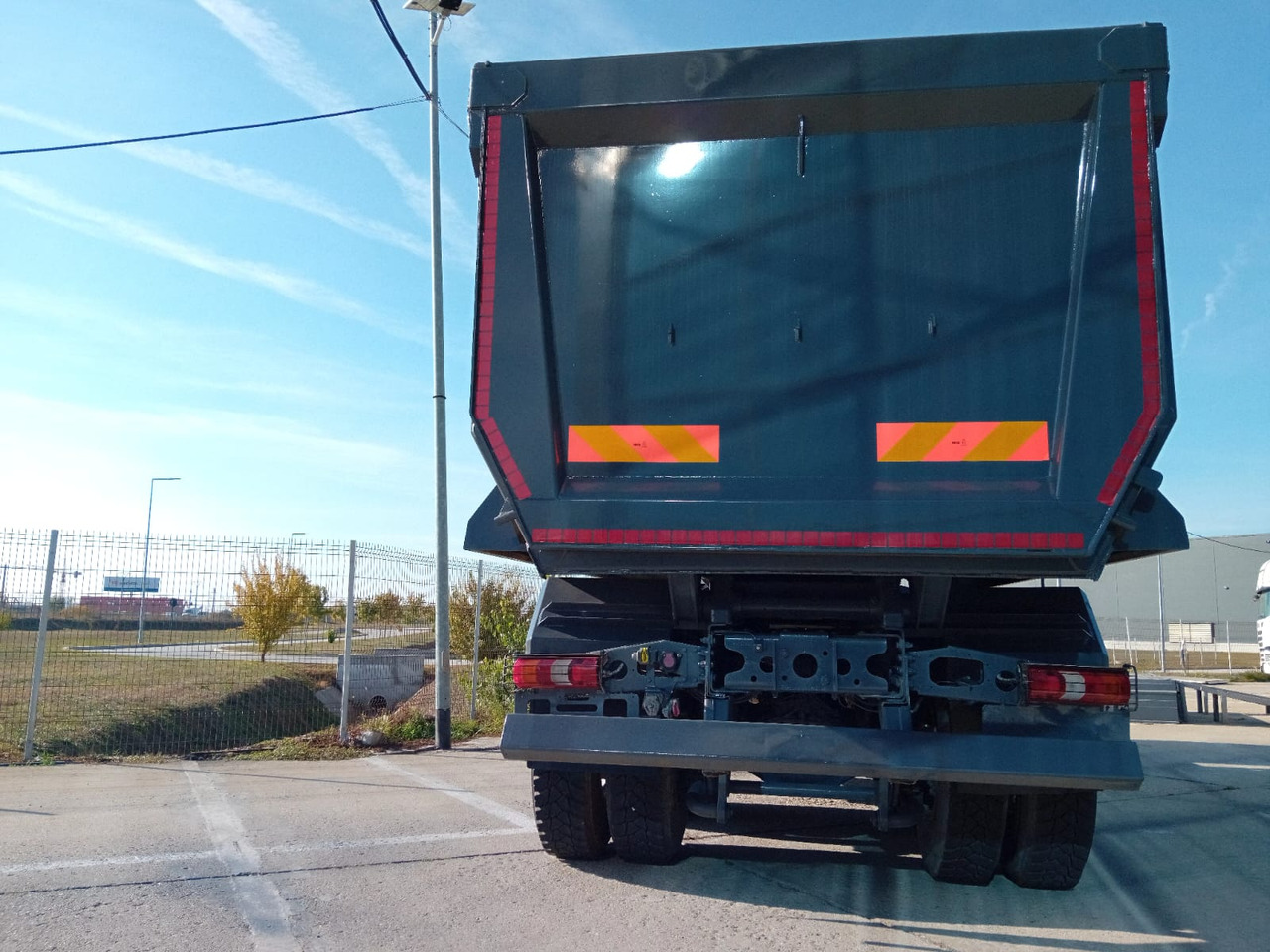 Mercedes-Benz Arocs 42.40 8×4 Basculanta/Tipper/Kipper Heavy Duty, TOP !!! - Sklápač: obrázok 5 Mercedes-Benz Arocs 42.40 8×4 Basculanta/Tipper/Kipper Heavy Duty, TOP !!! - Sklápač: obrázok 5