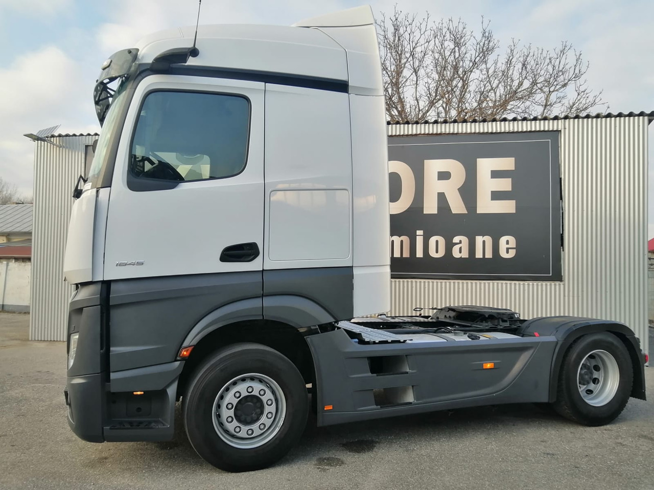 Mercedes-Benz Actros 1845 LS, BIG SPACE, TOP!!! - Ťahač: obrázok 2 Mercedes-Benz Actros 1845 LS, BIG SPACE, TOP!!! - Ťahač: obrázok 2