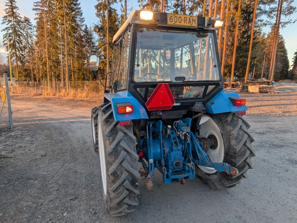 FORD 4830 - Traktor: obrázok 3 FORD 4830 - Traktor: obrázok 3
