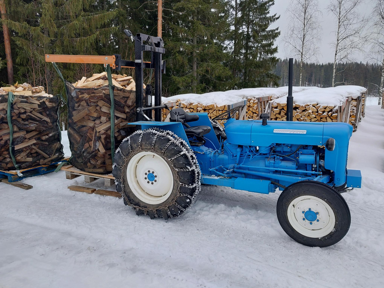 Fordson Dexta trukkinostimella - Traktor: obrázok 2 Fordson Dexta trukkinostimella - Traktor: obrázok 2