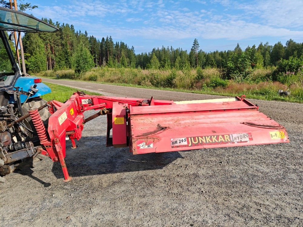 Junkkari Niittomurskain NM245NS Hydro, katso video! - Kladivkový mulčovač: obrázok 4 Junkkari Niittomurskain NM245NS Hydro, katso video! - Kladivkový mulčovač: obrázok 4