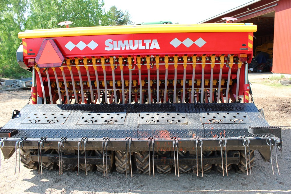 Junkkari Simulta 3000T - Siisti! Heinänsiemenlaite ja kiekkovantaat takana - Modulárny sejací stroj: obrázok 1 Junkkari Simulta 3000T - Siisti! Heinänsiemenlaite ja kiekkovantaat takana - Modulárny sejací stroj: obrázok 1