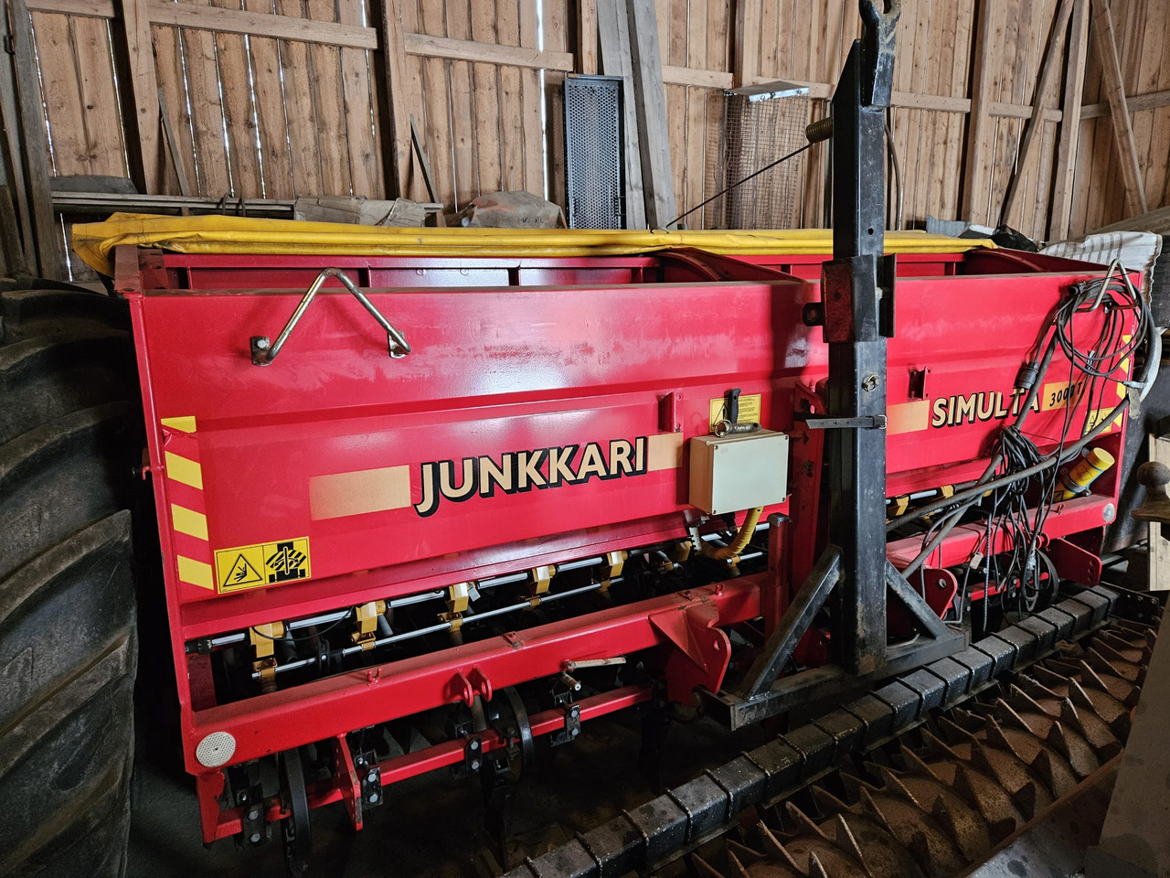 Junkkari Simulta 3000T kiekkovantaat takana - Modulárny sejací stroj: obrázok 1 Junkkari Simulta 3000T kiekkovantaat takana - Modulárny sejací stroj: obrázok 1