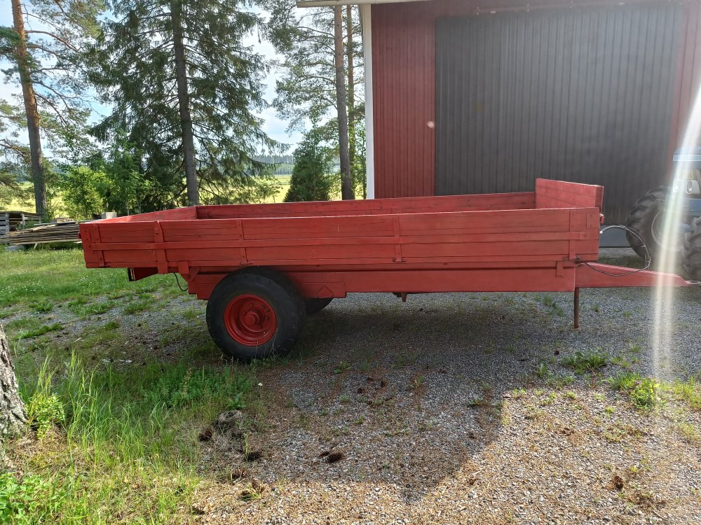 Kipa kippikärry 1-akselinen, kantavuus 7000kg, siisti kärry - Poľnohospodársky sklápěcí príves: obrázok 2 Kipa kippikärry 1-akselinen, kantavuus 7000kg, siisti kärry - Poľnohospodársky sklápěcí príves: obrázok 2