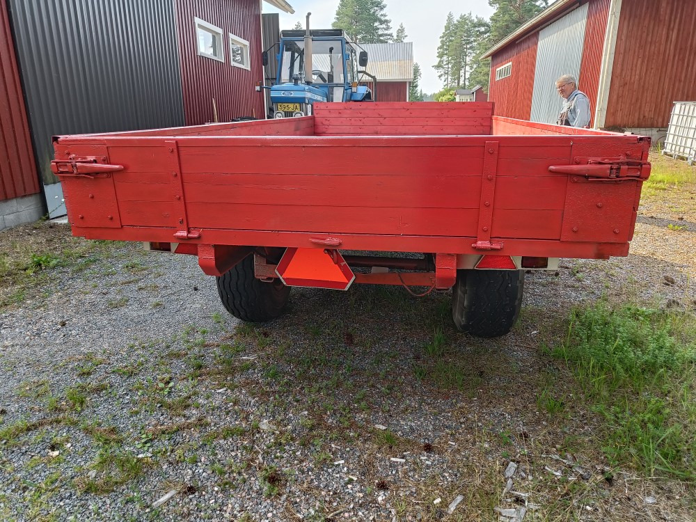 Kipa kippikärry 1-akselinen, kantavuus 7000kg, siisti kärry - Poľnohospodársky sklápěcí príves: obrázok 4 Kipa kippikärry 1-akselinen, kantavuus 7000kg, siisti kärry - Poľnohospodársky sklápěcí príves: obrázok 4