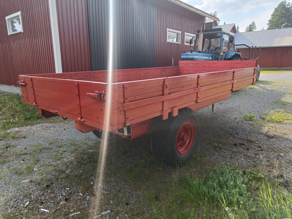 Kipa kippikärry 1-akselinen, kantavuus 7000kg, siisti kärry - Poľnohospodársky sklápěcí príves: obrázok 3 Kipa kippikärry 1-akselinen, kantavuus 7000kg, siisti kärry - Poľnohospodársky sklápěcí príves: obrázok 3