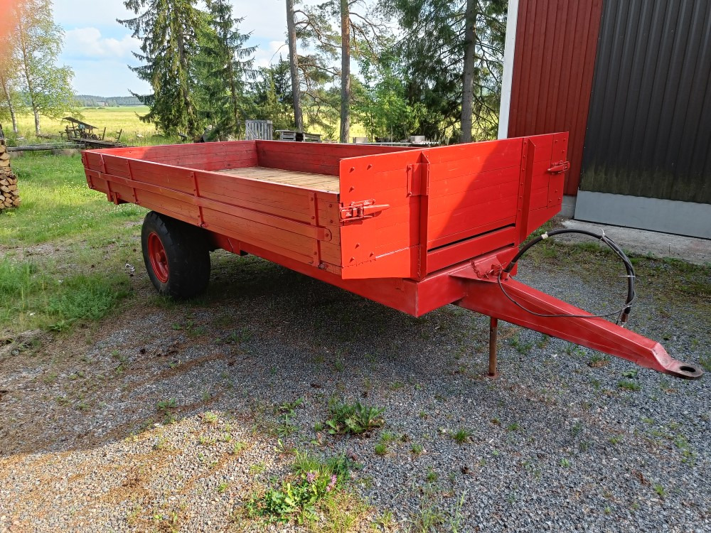 Kipa kippikärry 1-akselinen, kantavuus 7000kg, siisti kärry - Poľnohospodársky sklápěcí príves: obrázok 1 Kipa kippikärry 1-akselinen, kantavuus 7000kg, siisti kärry - Poľnohospodársky sklápěcí príves: obrázok 1