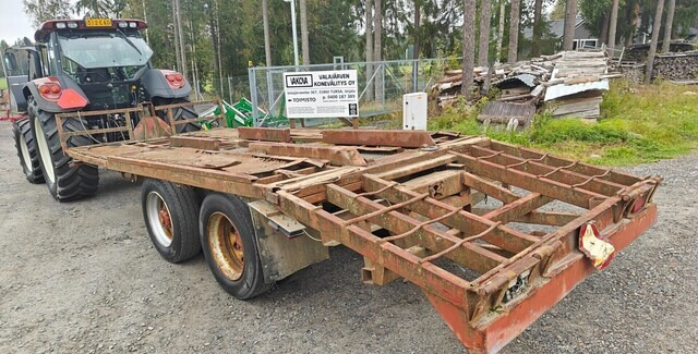 Koneenkuljetuslavetti - hydraulinen - VIDEO - Poľnohospodársky príves: obrázok 4 Koneenkuljetuslavetti - hydraulinen - VIDEO - Poľnohospodársky príves: obrázok 4