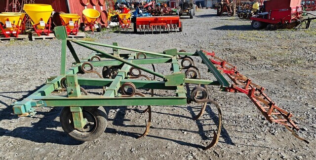 Kultivaattori 10-piikkinen - työleveys 240cm - Kultivátor: obrázok 2 Kultivaattori 10-piikkinen - työleveys 240cm - Kultivátor: obrázok 2