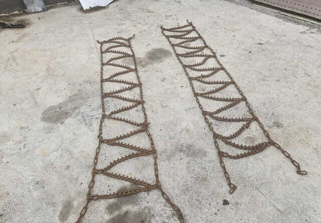 Kuorma-auton piikkiketjupari P250cm, L45cm - Diely pásového podvozku pre Nákladné auto: obrázok 1 Kuorma-auton piikkiketjupari P250cm, L45cm - Diely pásového podvozku pre Nákladné auto: obrázok 1