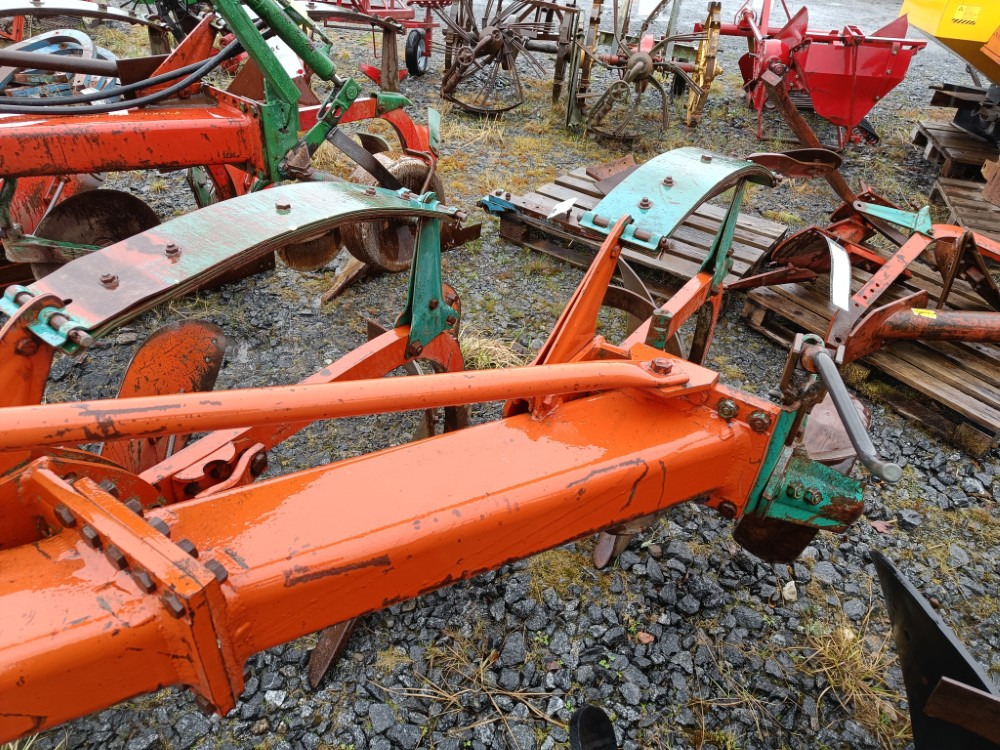 Kverneland A8 sarkia-auran lisäsiipi 16 tuumaa täydellinen - Pluh: obrázok 1 Kverneland A8 sarkia-auran lisäsiipi 16 tuumaa täydellinen - Pluh: obrázok 1