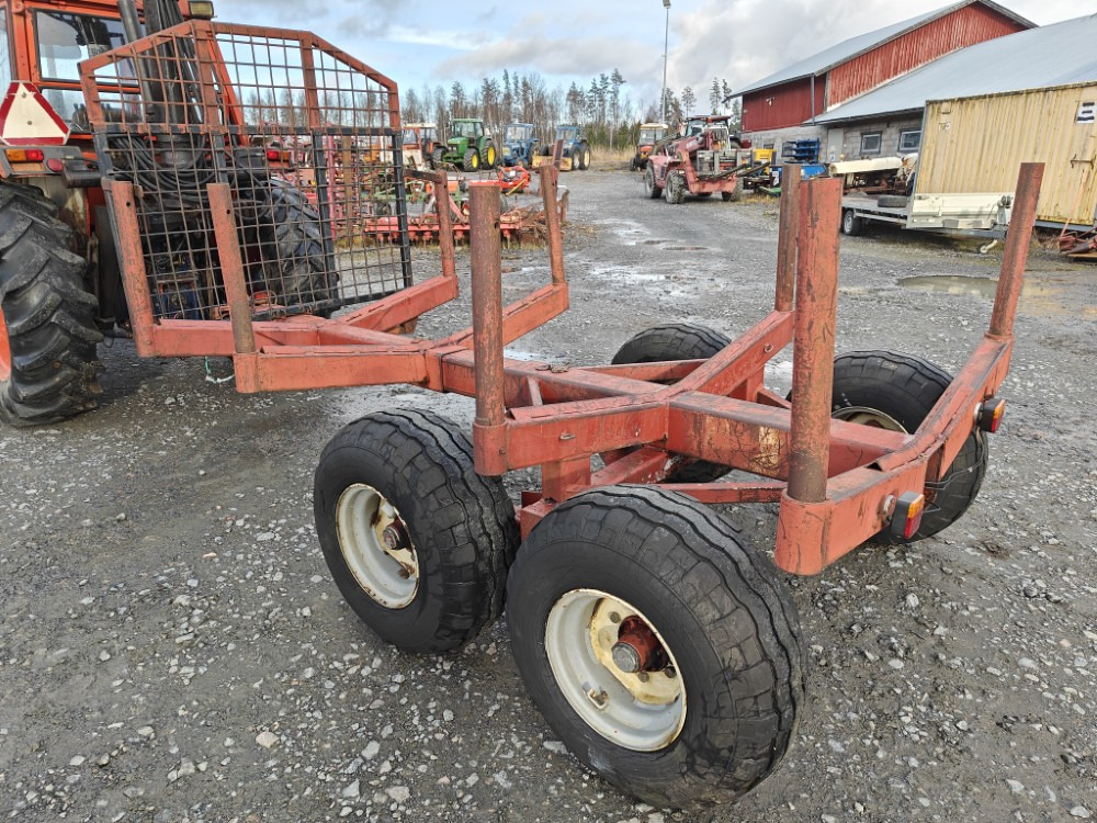 Rysky Metsävaunu telillä - Vyvážací príves: obrázok 2 Rysky Metsävaunu telillä - Vyvážací príves: obrázok 2