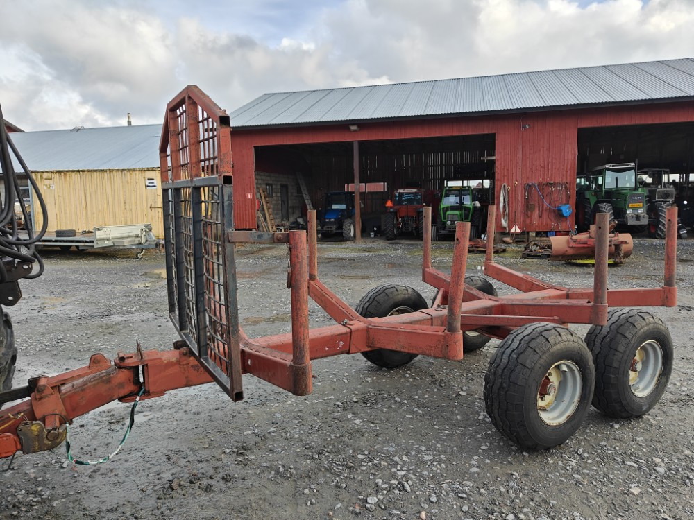 Rysky Metsävaunu telillä - Vyvážací príves: obrázok 1 Rysky Metsävaunu telillä - Vyvážací príves: obrázok 1