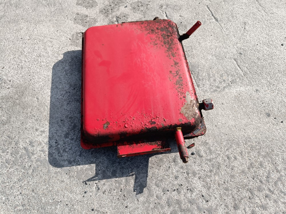 Sampo 410 hydrauliikkaöljysäiliö - Hydraulická nádrž pre Obilný kombajn: obrázok 3 Sampo 410 hydrauliikkaöljysäiliö - Hydraulická nádrž pre Obilný kombajn: obrázok 3